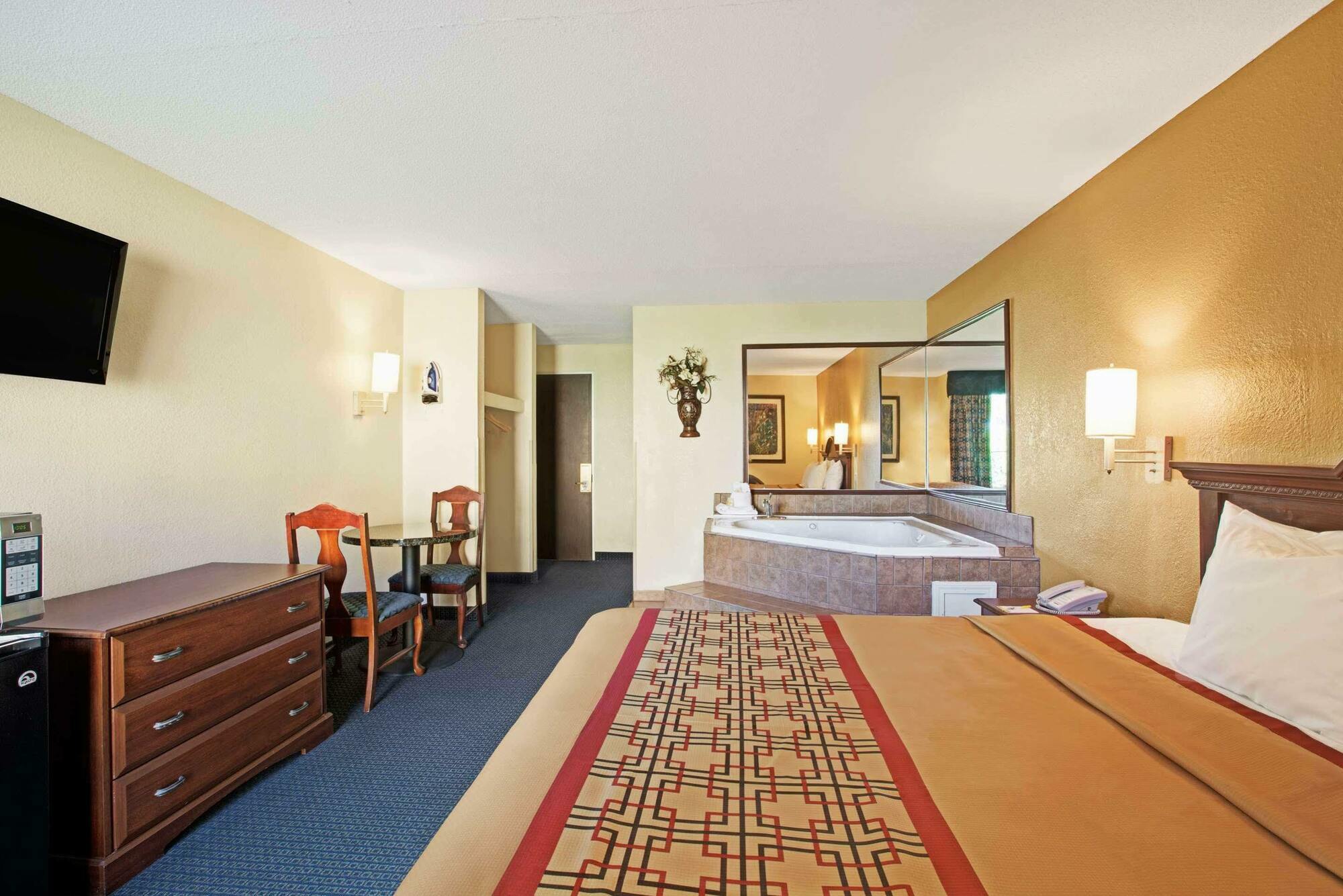 Days Inn By Wyndham Charlotte/Woodlawn Near Carowinds Dış mekan fotoğraf